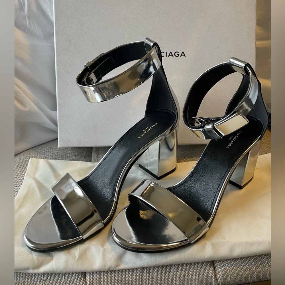 NIB Balenciaga metallic silver heels